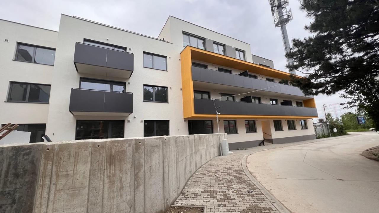 Air-Conditioned 2 Room Apartment, With Terrace, Rovinka 203 Kültér fotó